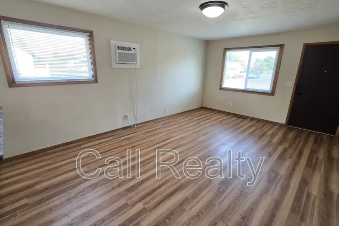 5227 N Crestline St – photo 1
