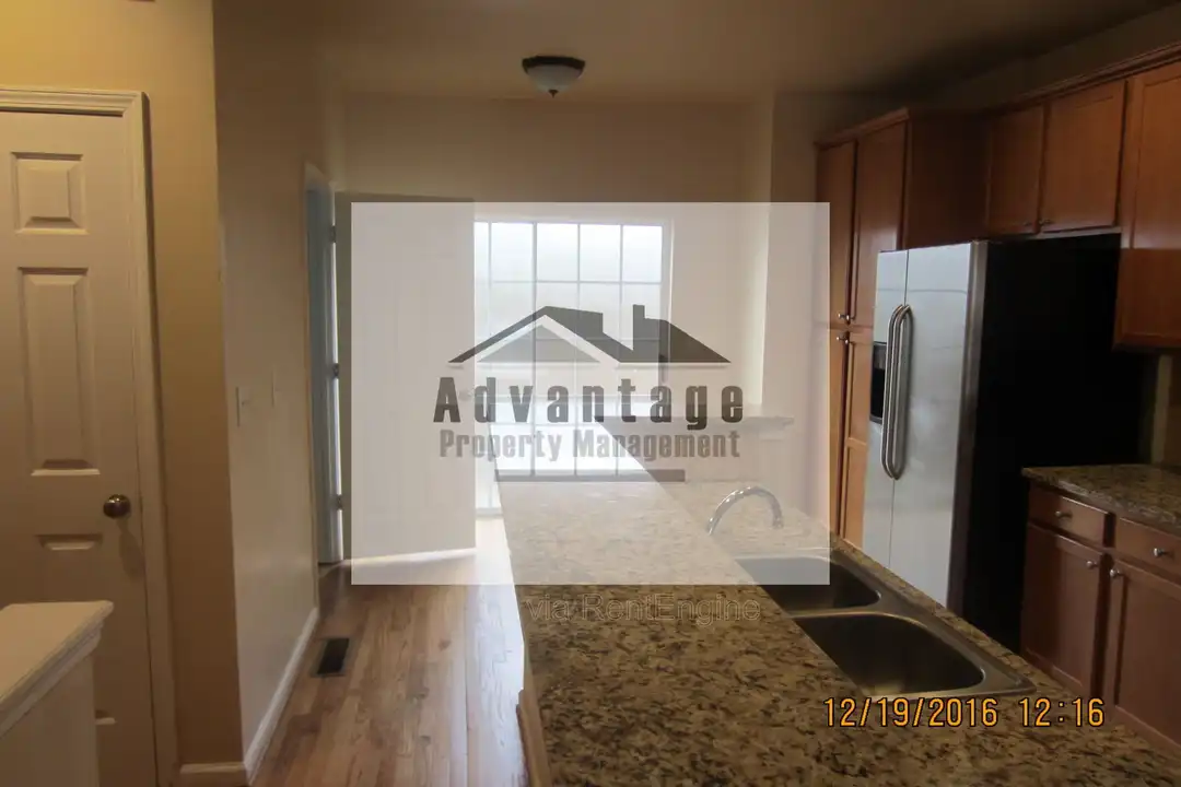 1069 Park Row N - View 2
