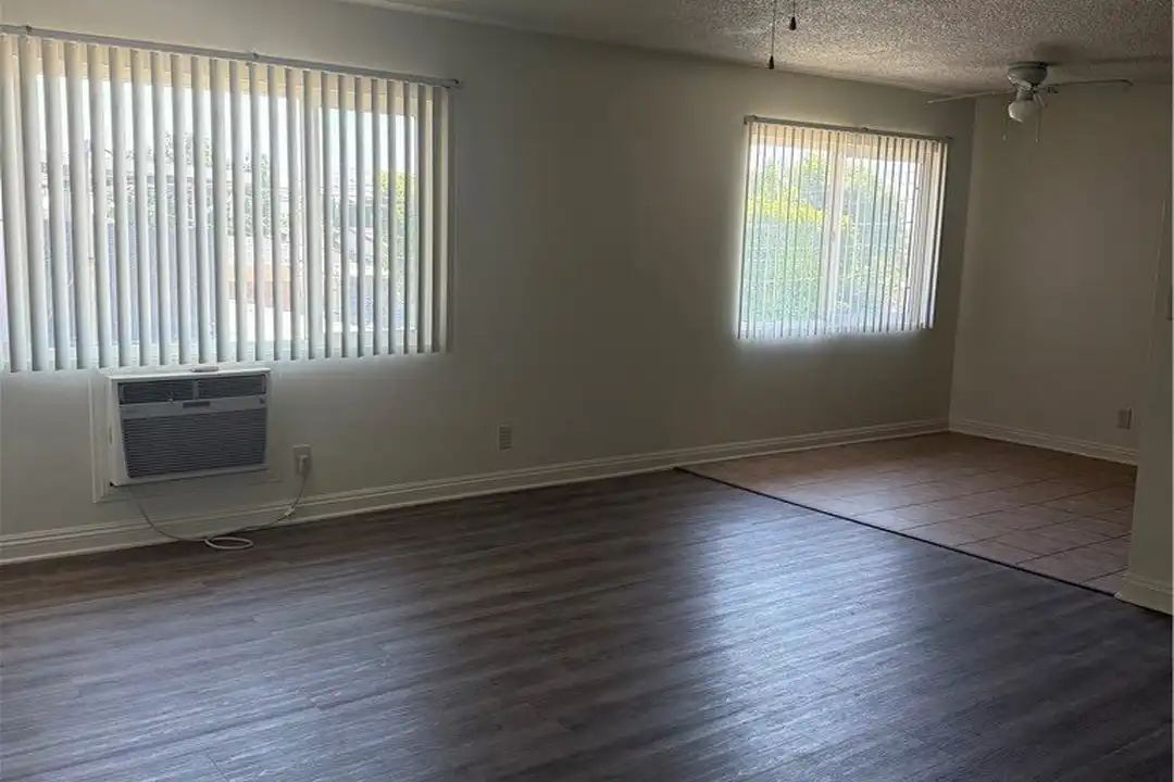 914 W Pine St - View 4