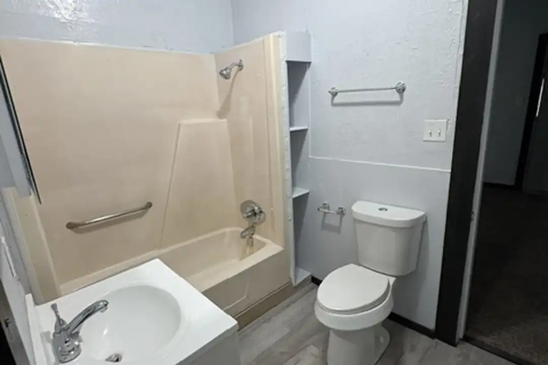 904 SW G Ave - View 3