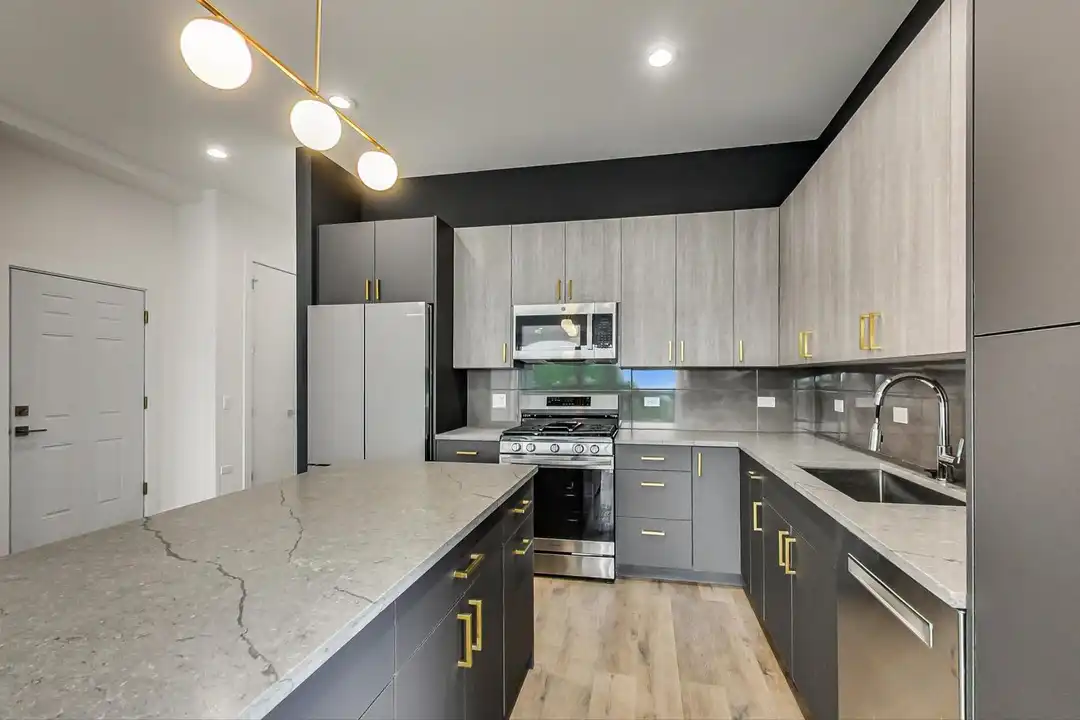 815 N Richmond St unit 301 - More
