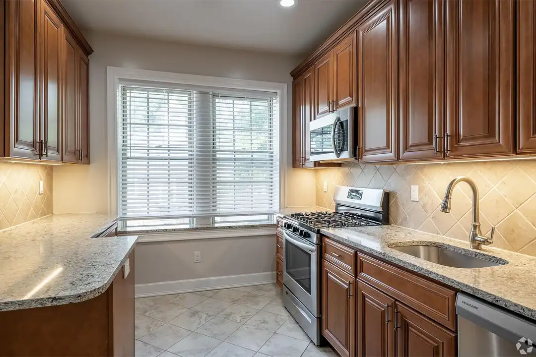 Worthington House Apartments - View 4