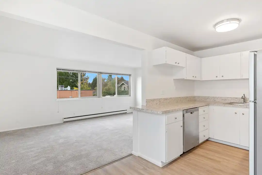 5502 29th Ave NE unit 1 – pohled 6