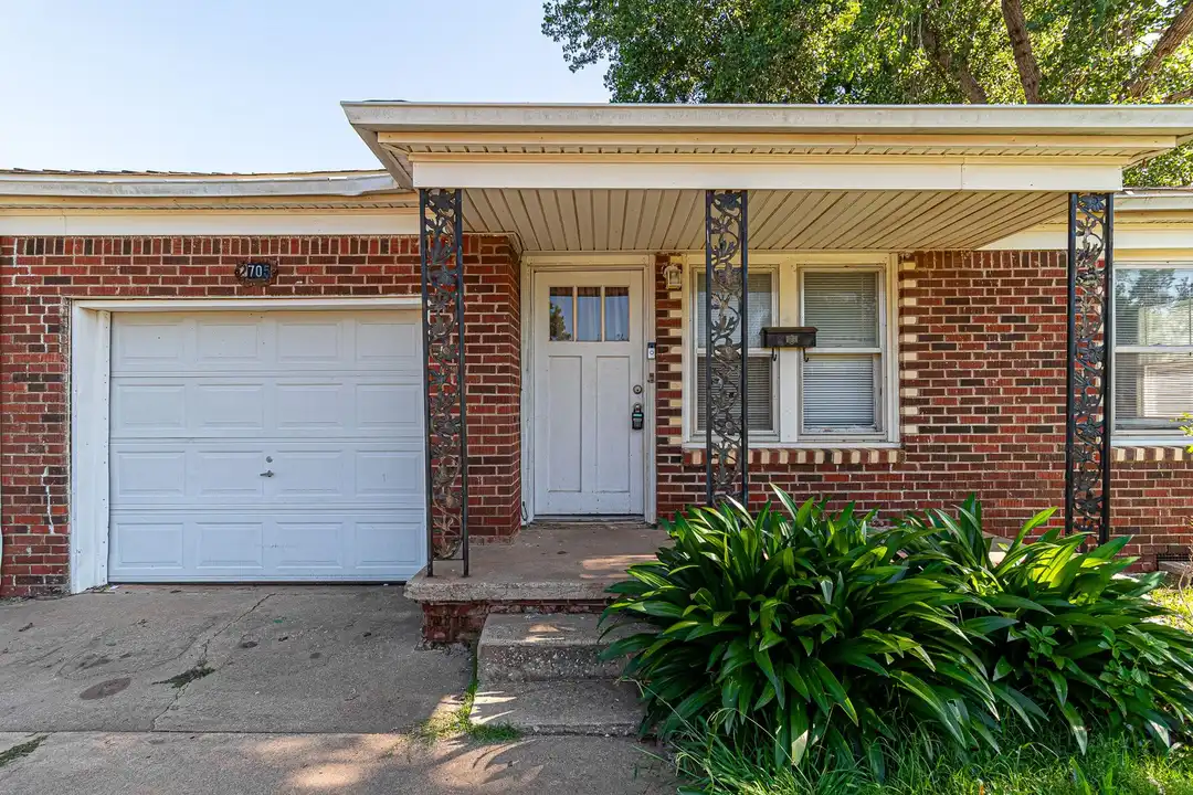 2705 NE 18th St - More