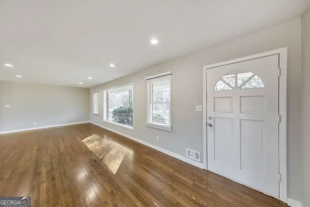 909 Rosedale Dr - View 4