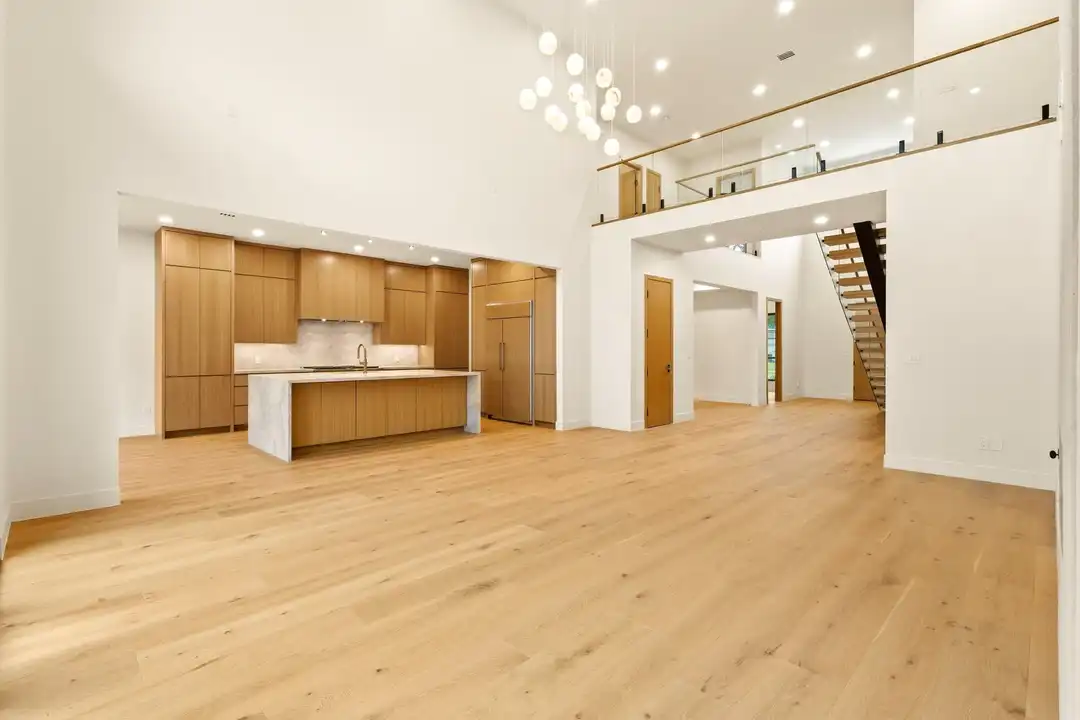 3715 Park Ln - More
