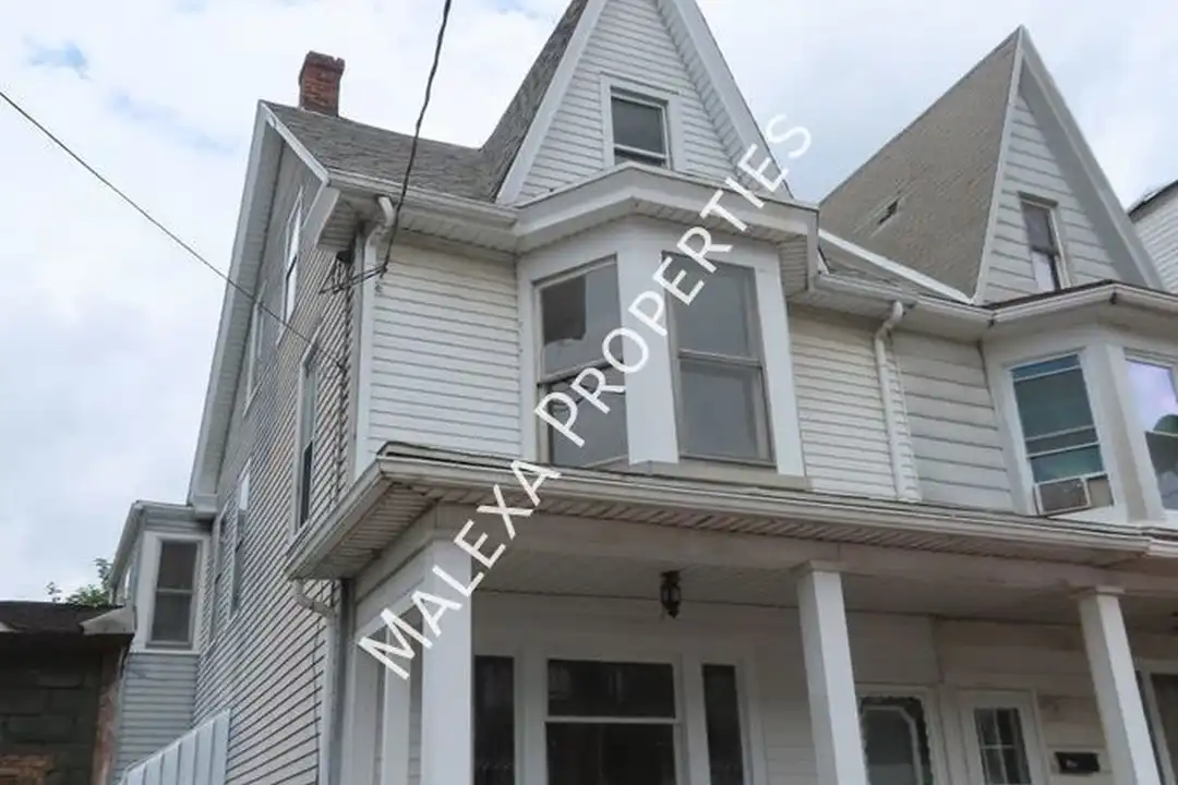 313 E Bertsch St – photo 1 of 26