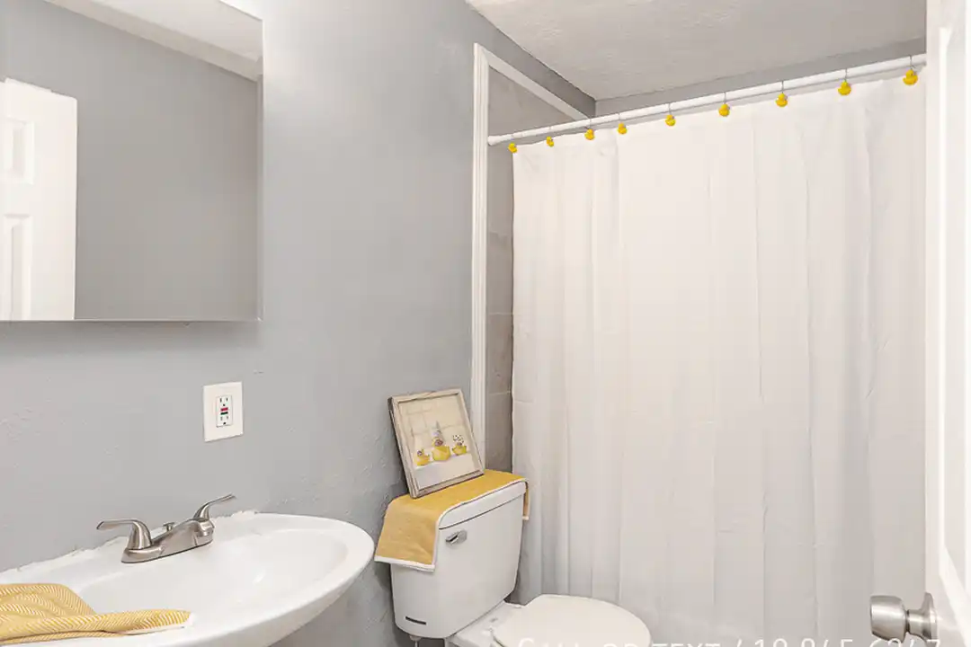 2044 Arlington Ave – photo 1
