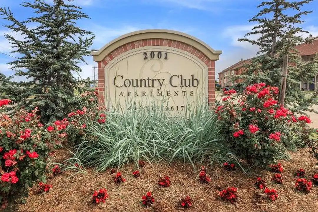 2001 S Country Club Rd – photo 1 of 36