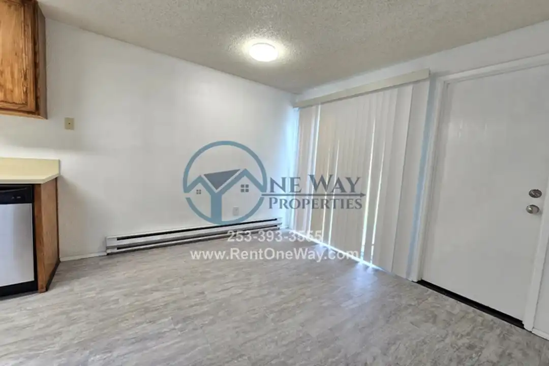 814 196th St E - View 3
