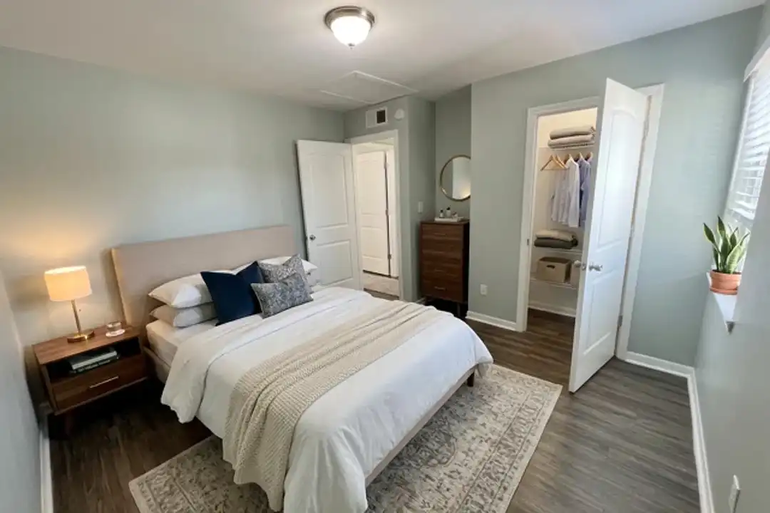 Avondale III Apartments – photo 1