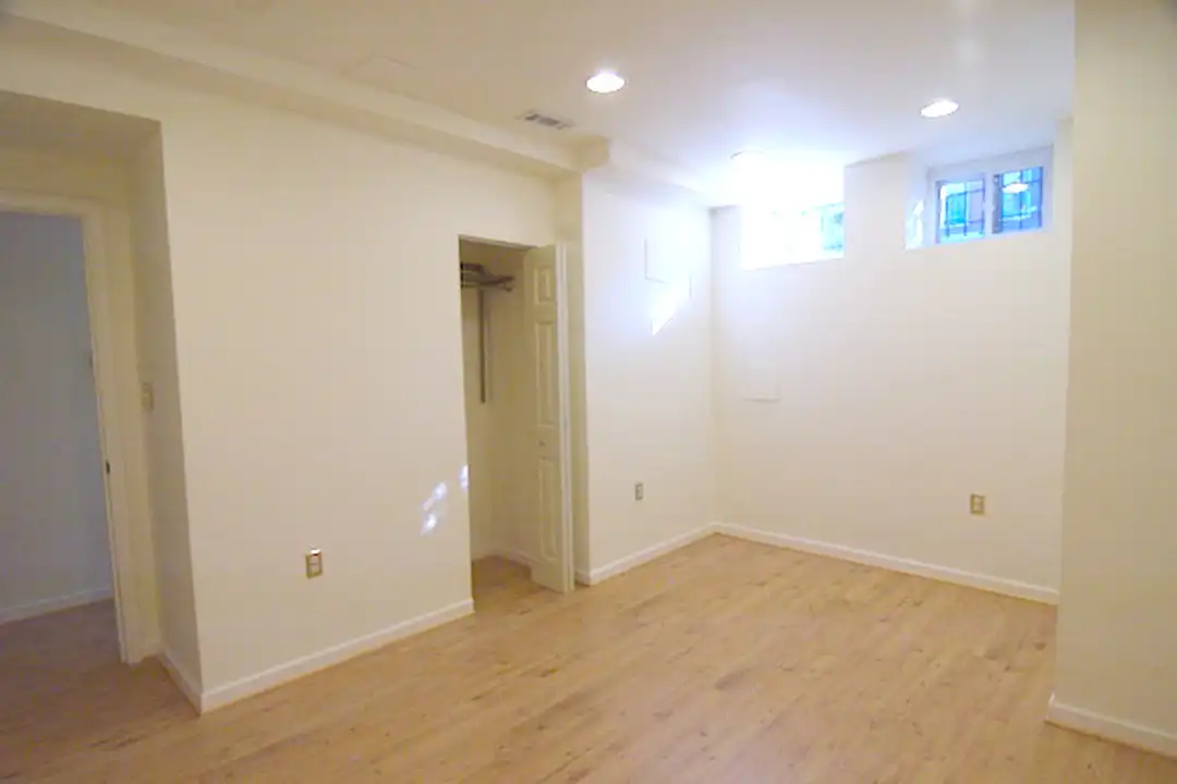 Apartment in Washington, Ward 2 - View 4