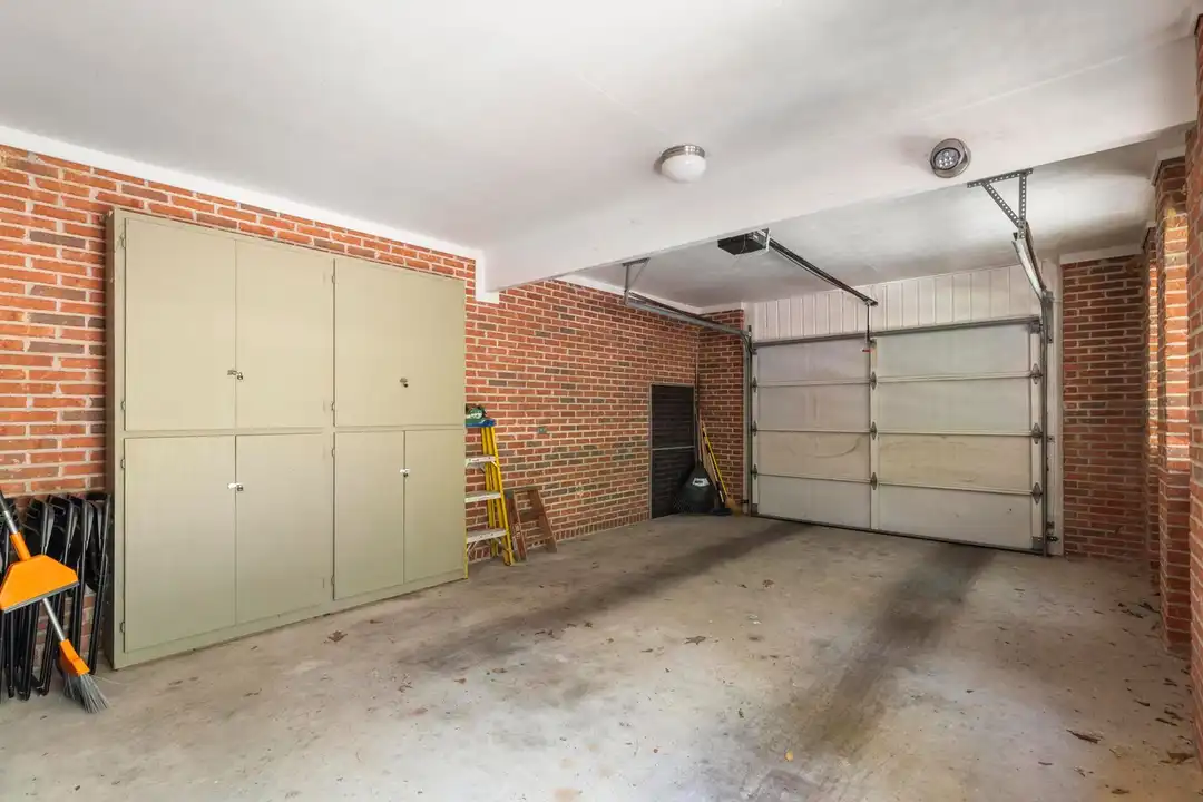 566 Homewood Dr - More