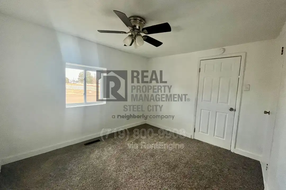 2802 Lakeview Ave - More