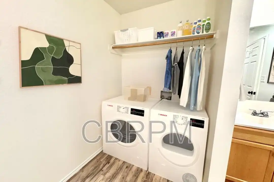 Apartment in Lubbock - More