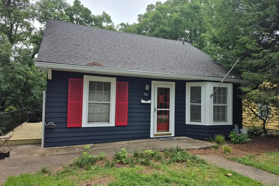 104 Hillcrest St – photo 1 of 9