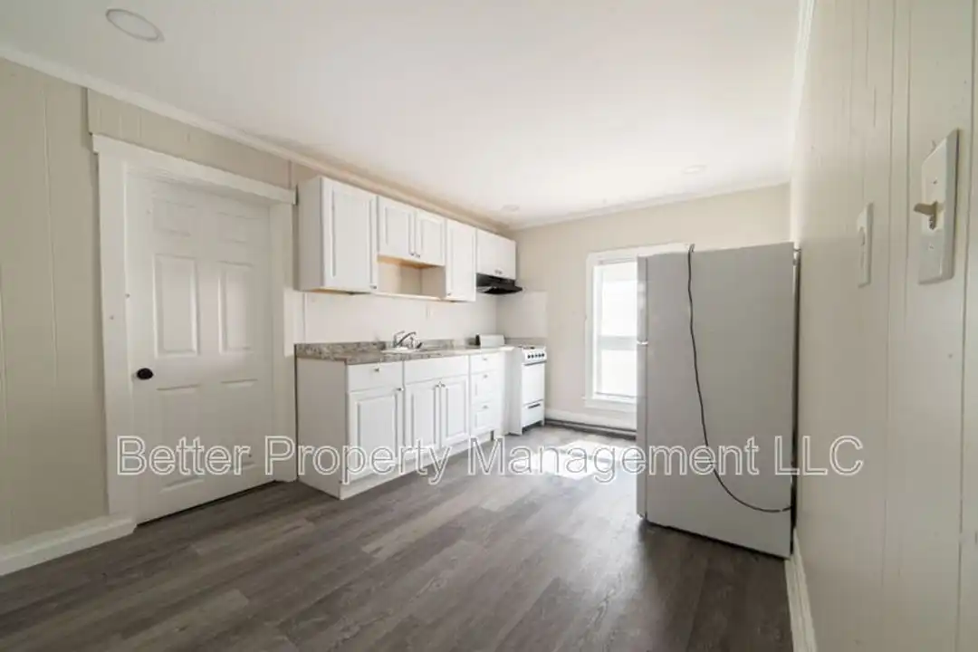 414 W Park Ave unit 4 – photo 1 of 12