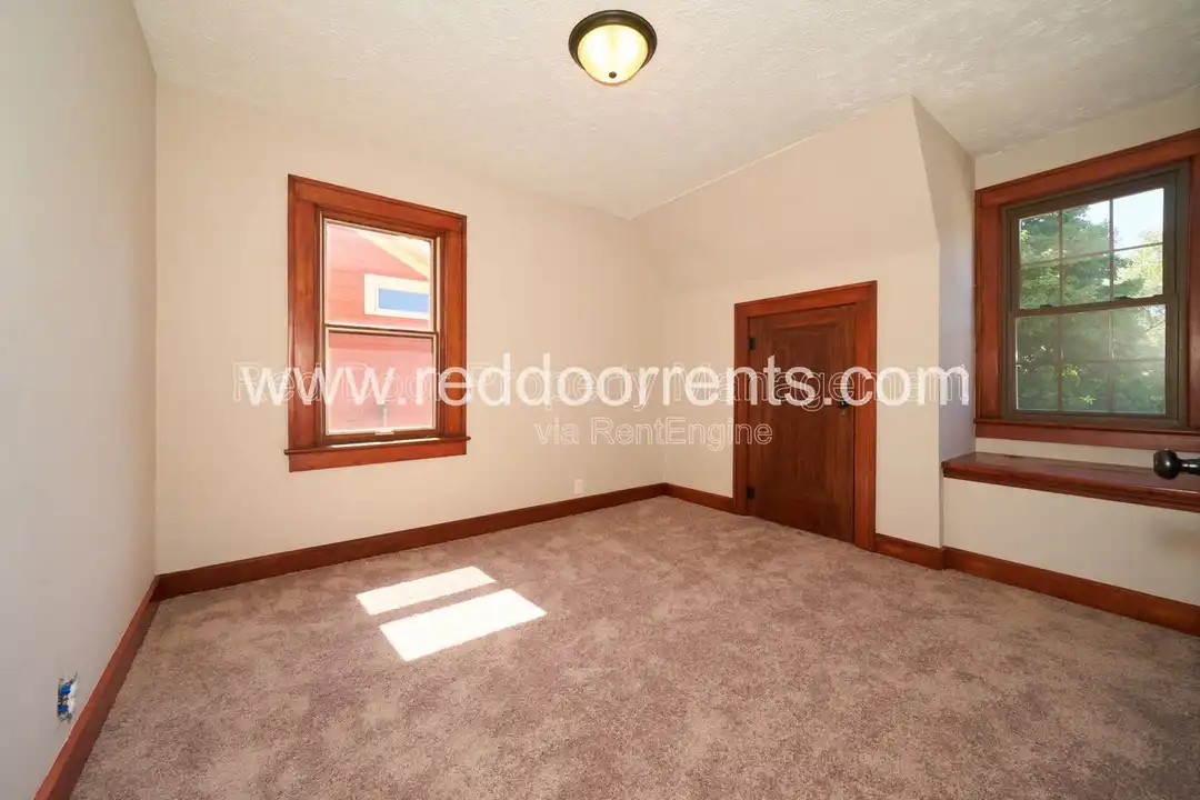 412 N Merrill St - View 5