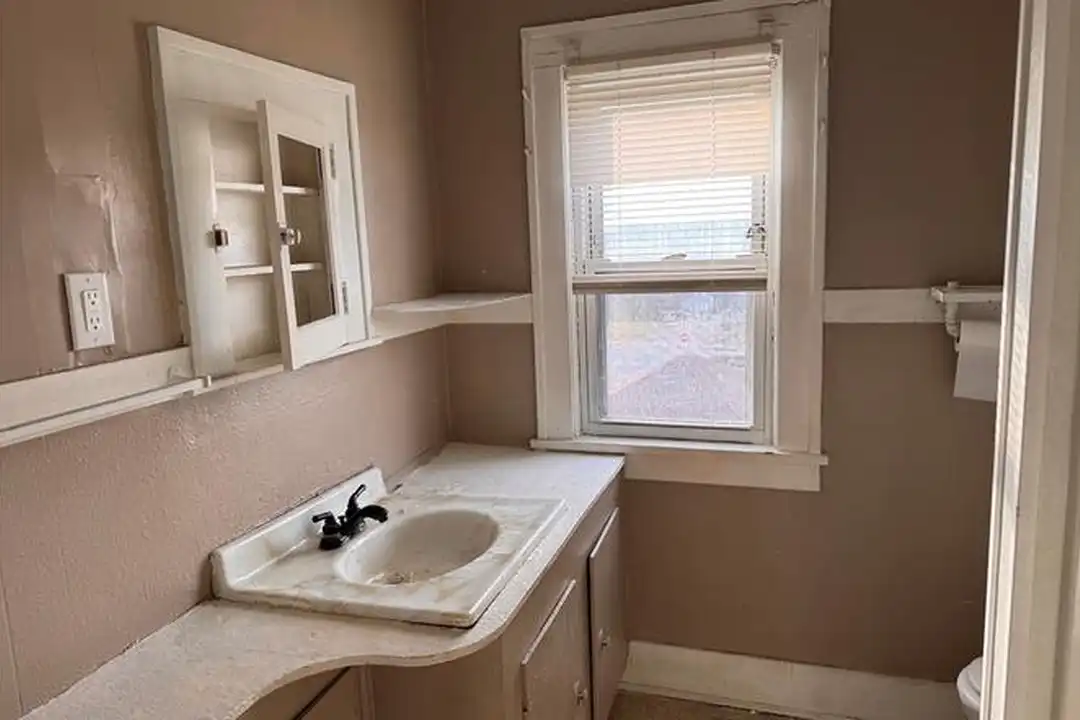 400 Emerson Ave – photo 1 of 12