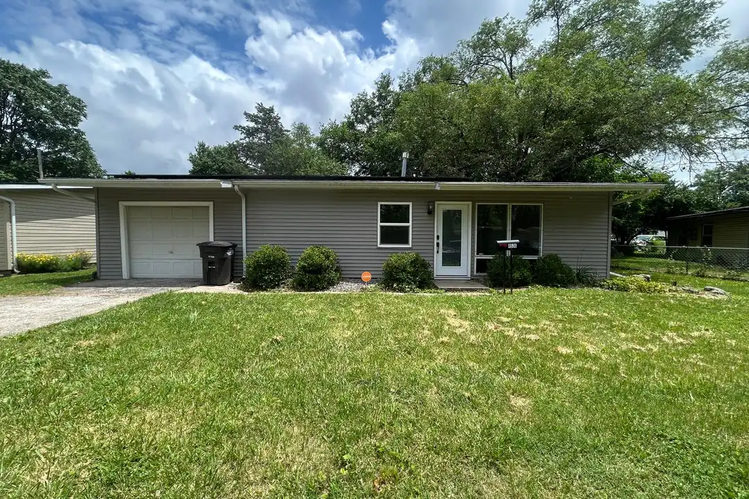 4536 Walter Ave – photo 1 of 15
