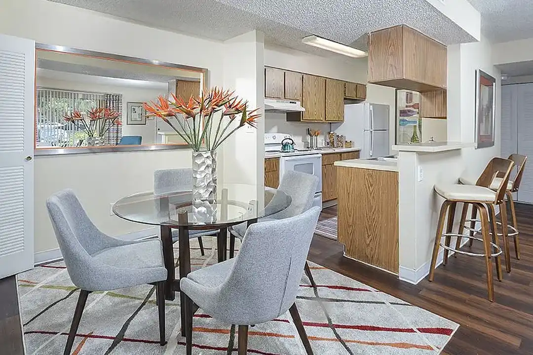 Windwood Oaks Apartments – photo 1