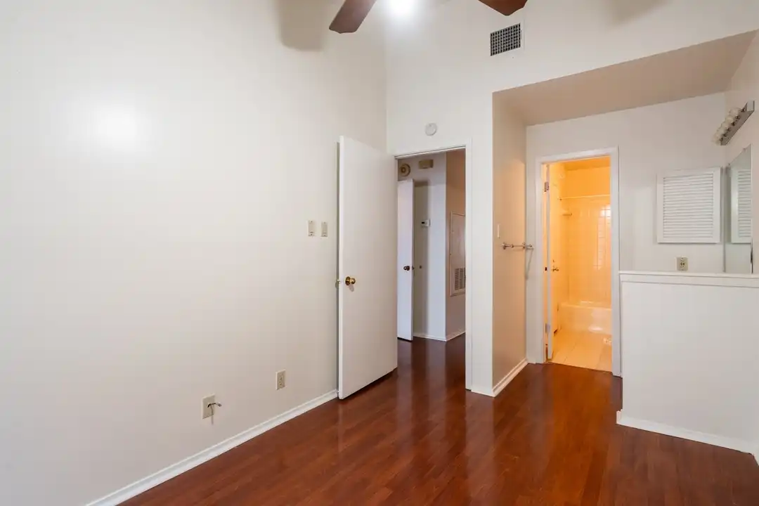 2905 Swisher St unit 306 - More