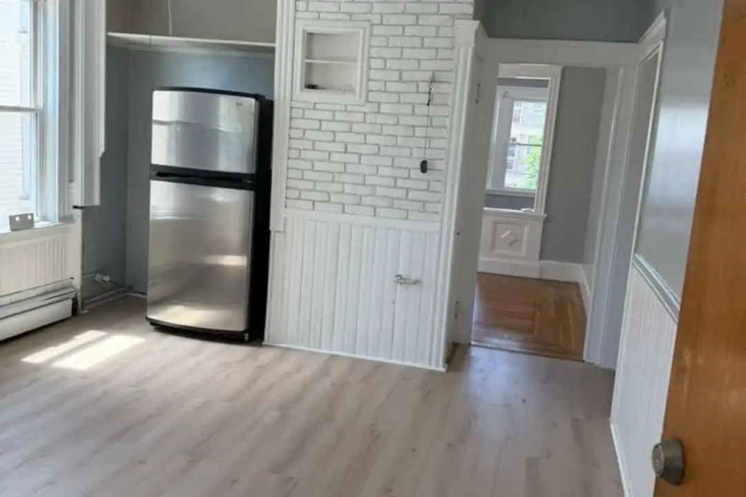 304 Webster Ave - View 3
