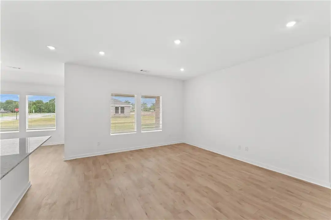 3030 Laredo Ln - More