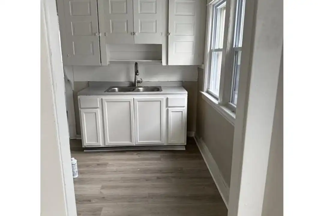 11903 Fairport Ave unit Downstairs – photo 1
