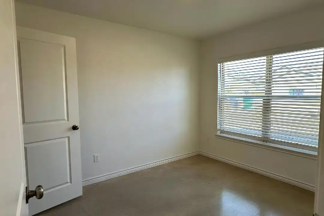 1209 Lehmann Dr - View 5