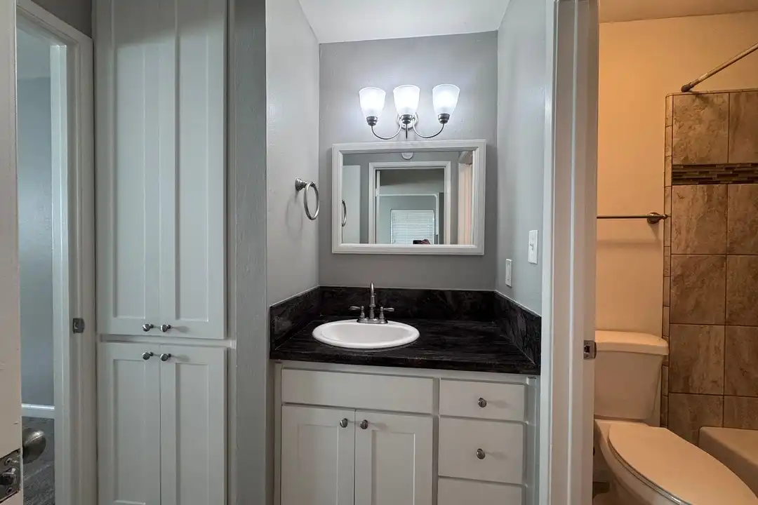 2707 O St unit 04 - View 6