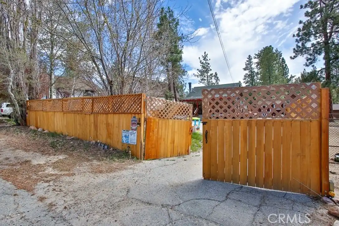 542 Highland Rd – photo 1 of 5
