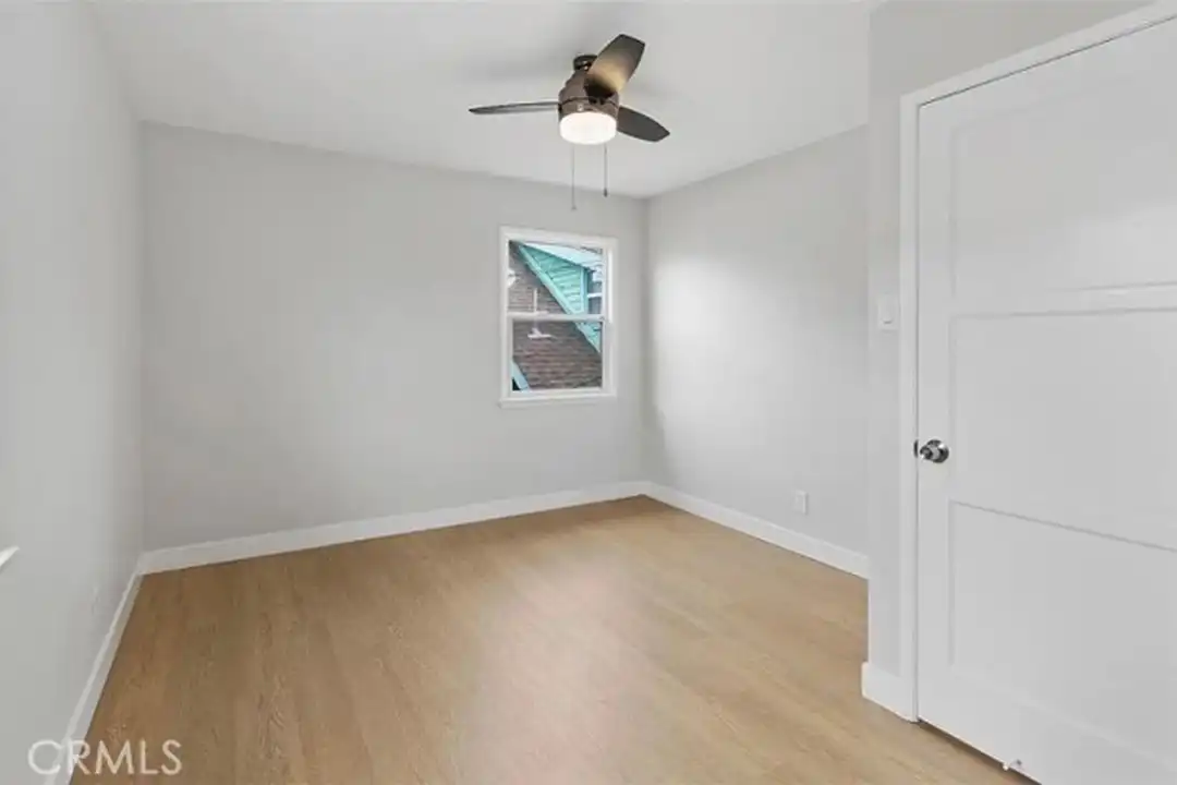 1109 E 3rd St unit B - View 3