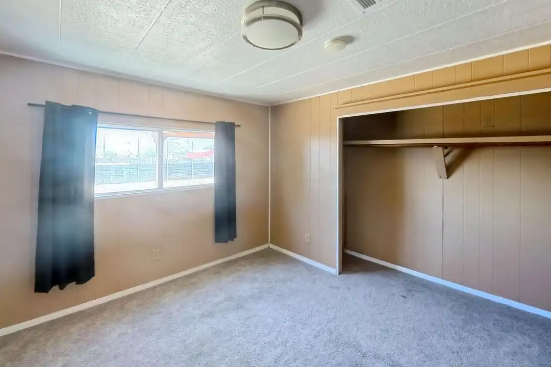 30100 Lakeview Ave - View 2