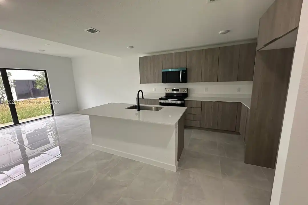 1310 NW 5th St #1310 - View 4