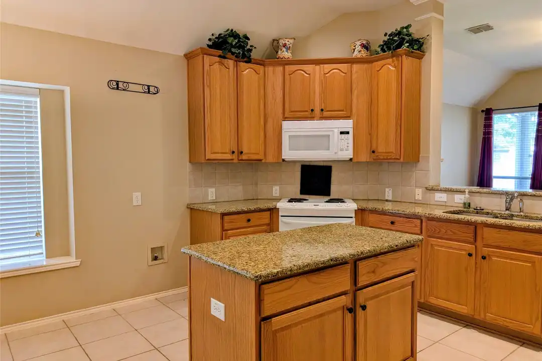 4468 Fountain Ridge Dr - More