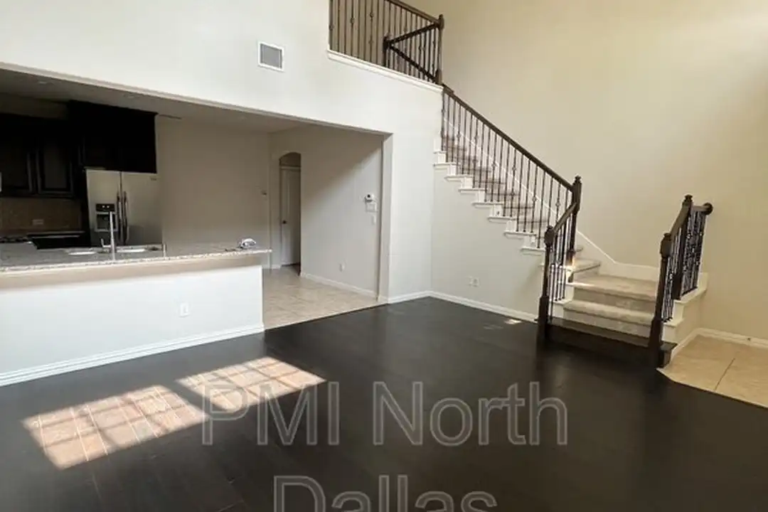 532 S Greenville Ave - View 3
