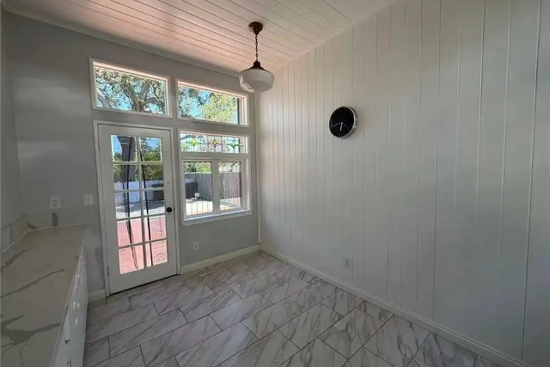 5738 Agnes Ave - View 6