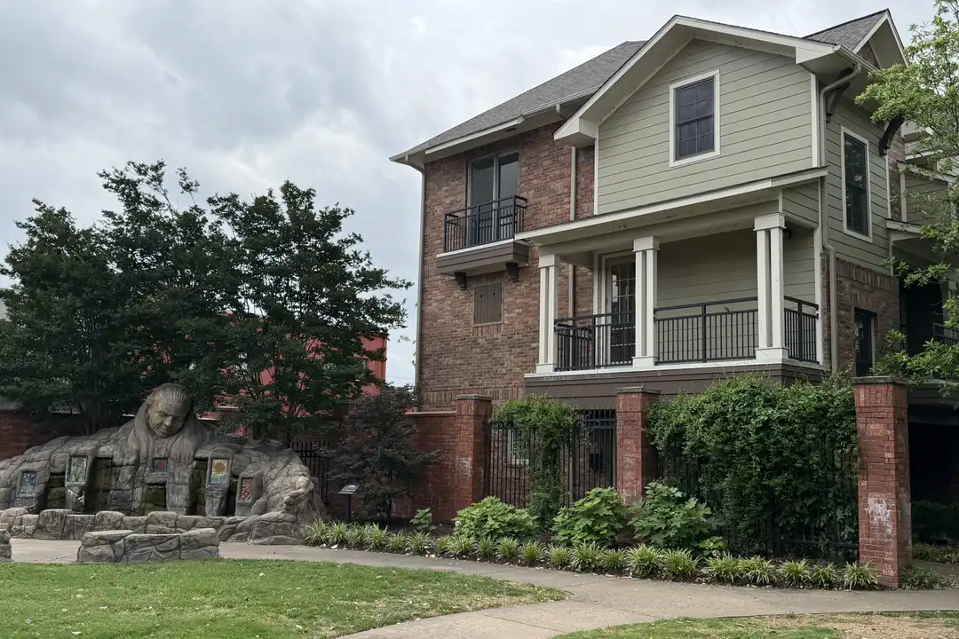 442 S Maple St unit 1 - View 2