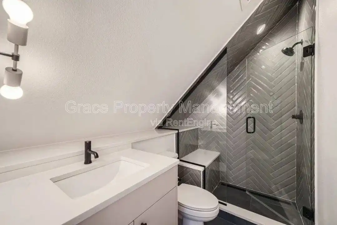 2 S Grant St – další