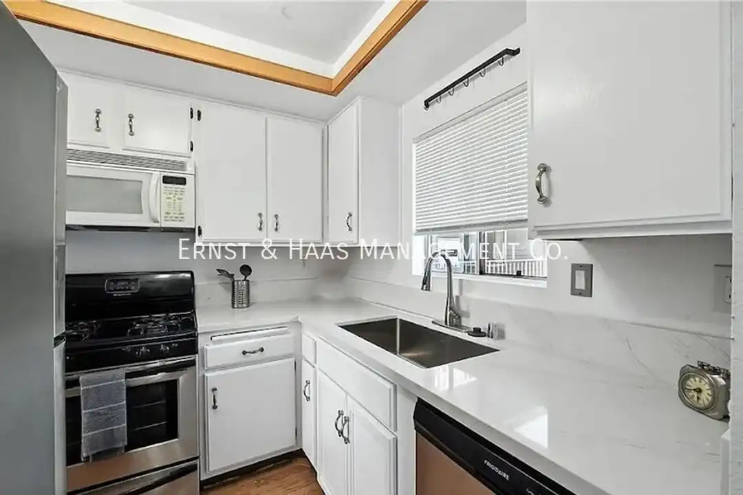 955 E 3rd St - View 5