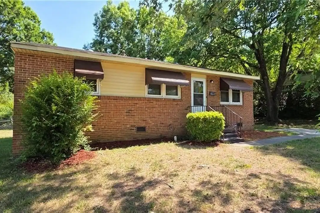 2206 Bothwell St - View 5