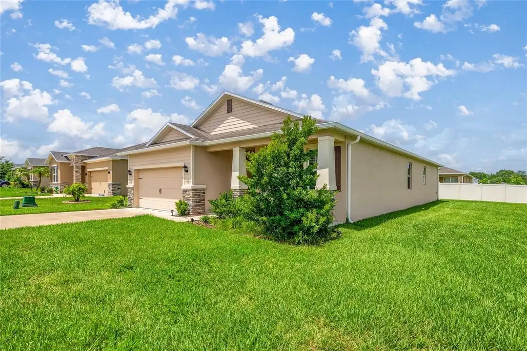 8810 SW 63rd Ave - View 3