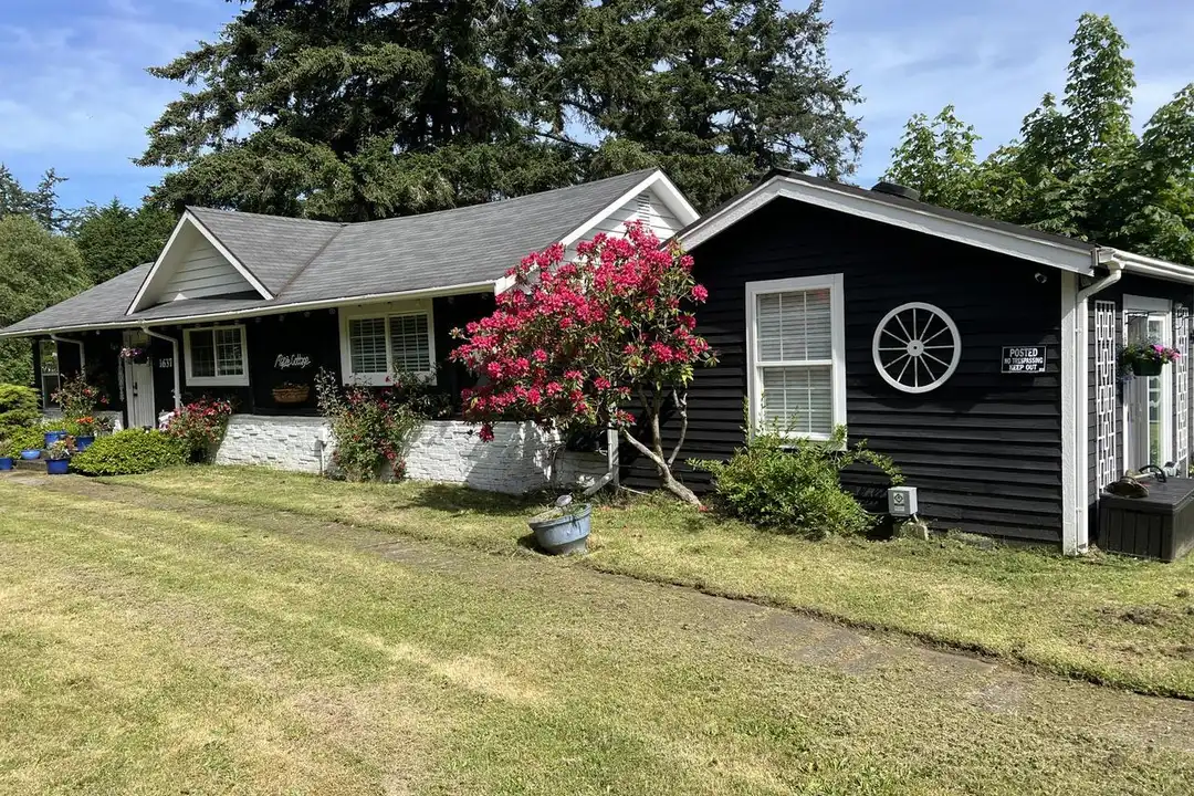1637 Scenic Ave - View 3