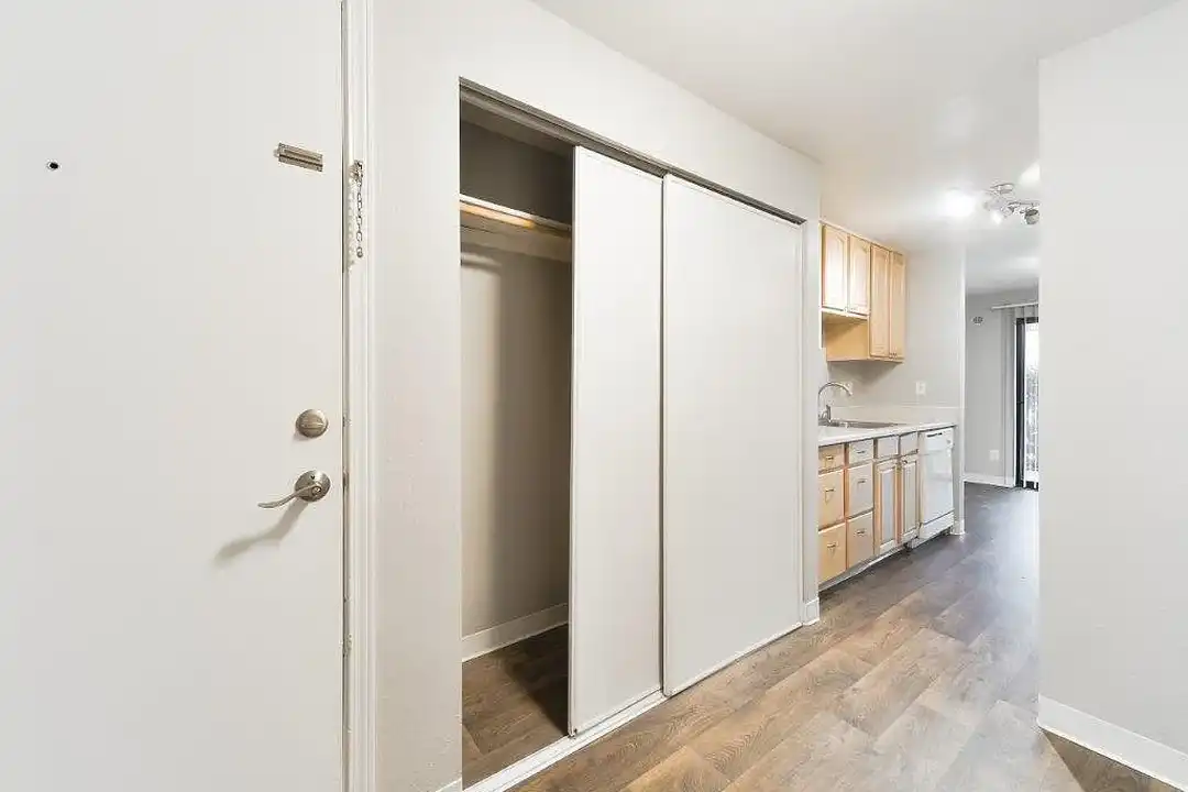 Apartment in Seattle, Beacon Hill - View 2