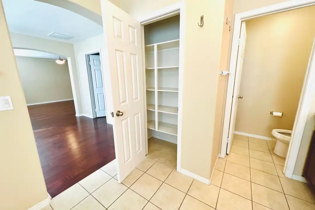 House in Pomona - View 2