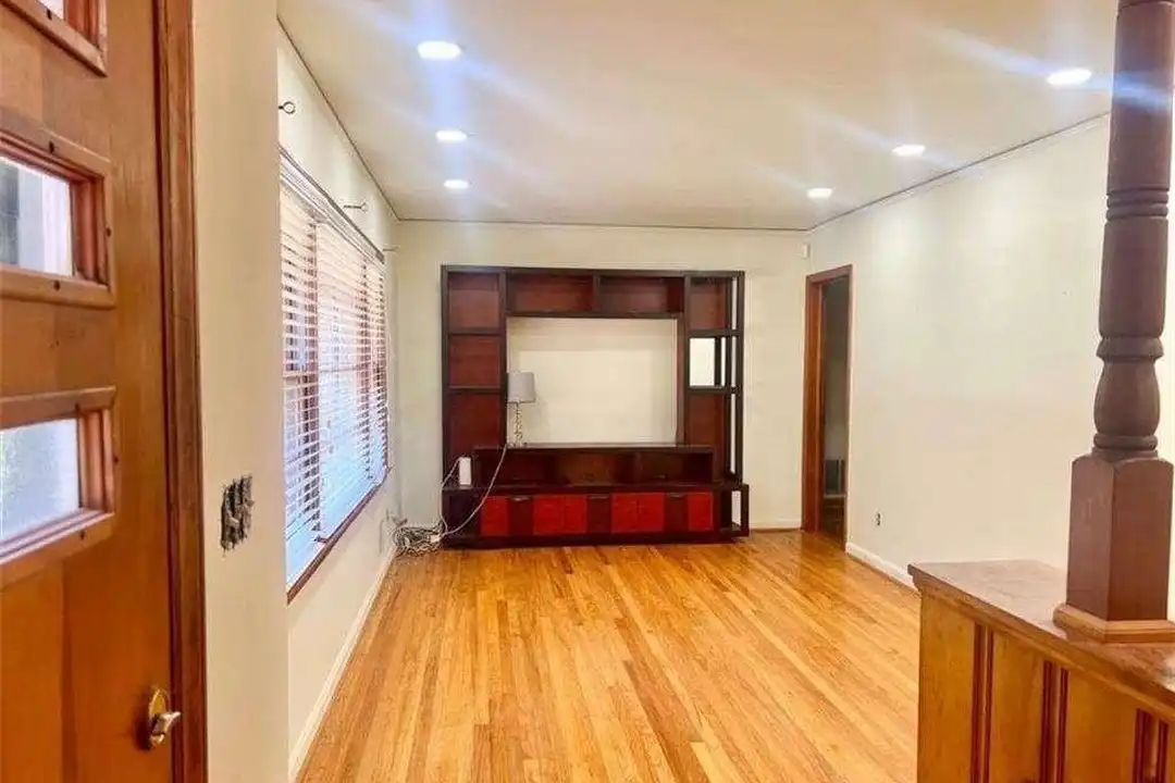 2560 Wood Valley Dr - View 2