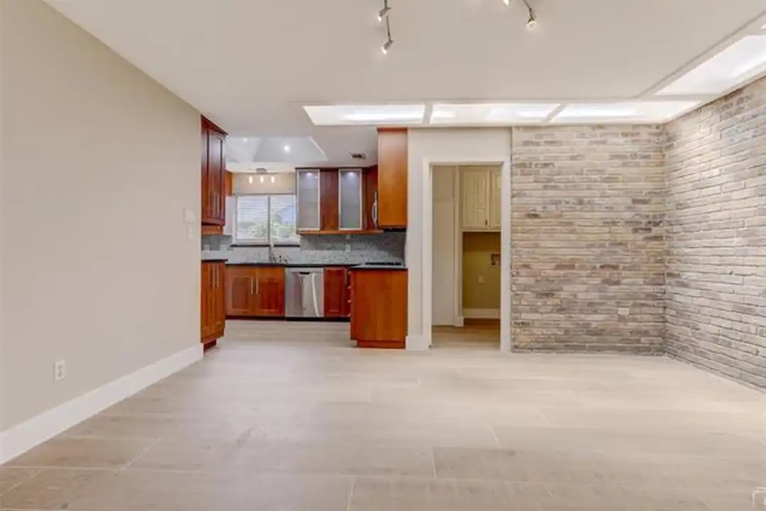6915 Clearhaven Dr - View 6