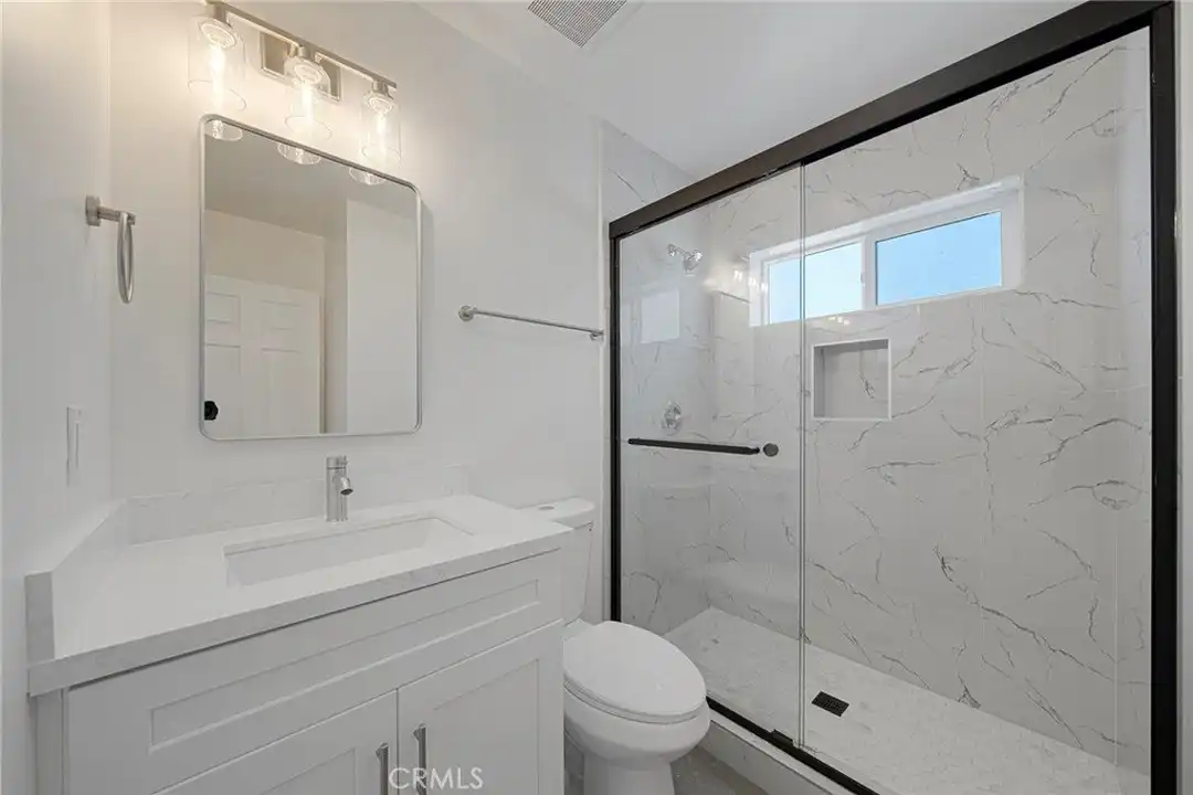 2425 S Myrtle Ave #A - View 6