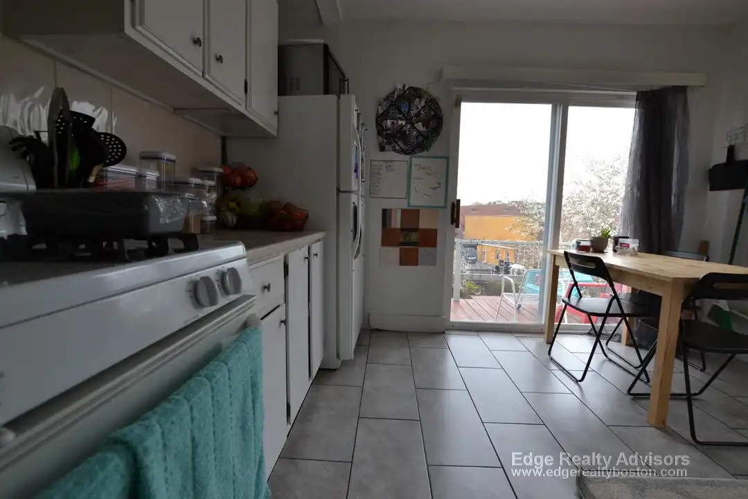 27 Peaceable St unit 2 – pohled 2